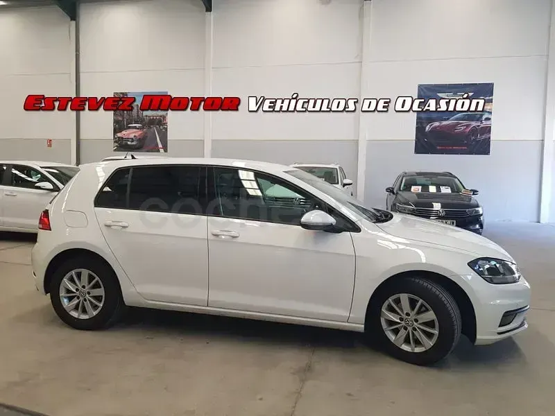 Usado VW Golf VII 110 CV (80 kW) 2018 Blanco Berlina
