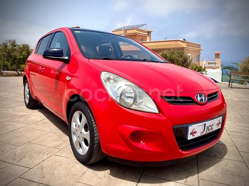 Rojo Usado 2011 Hyundai i20 Comfort Berlina | 4990 € - Imagen 1/4
