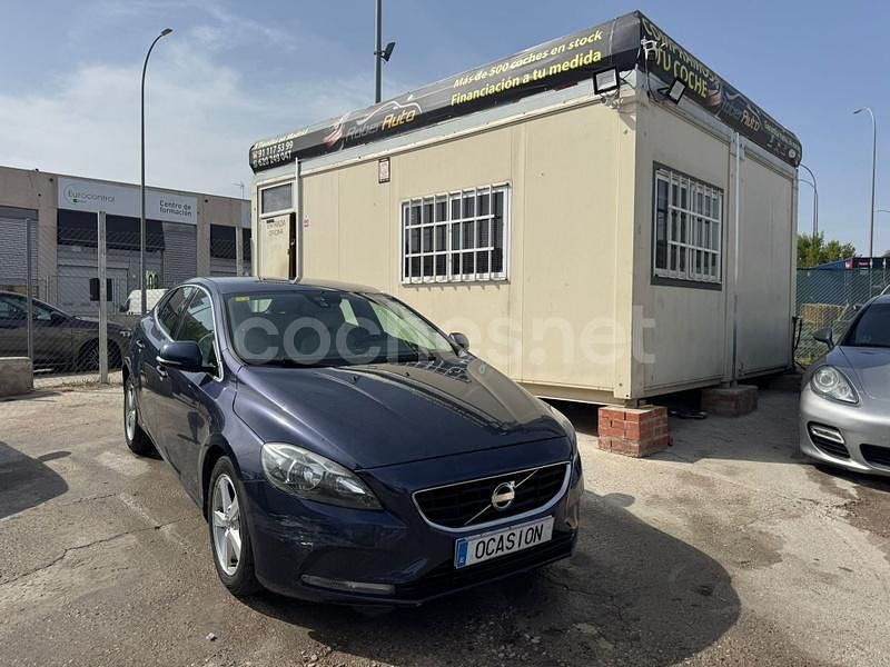 Negro Usado 2014 Volvo V40 Kinetic Berlina | 6999 € (Precio justo) - Imagen 1/4