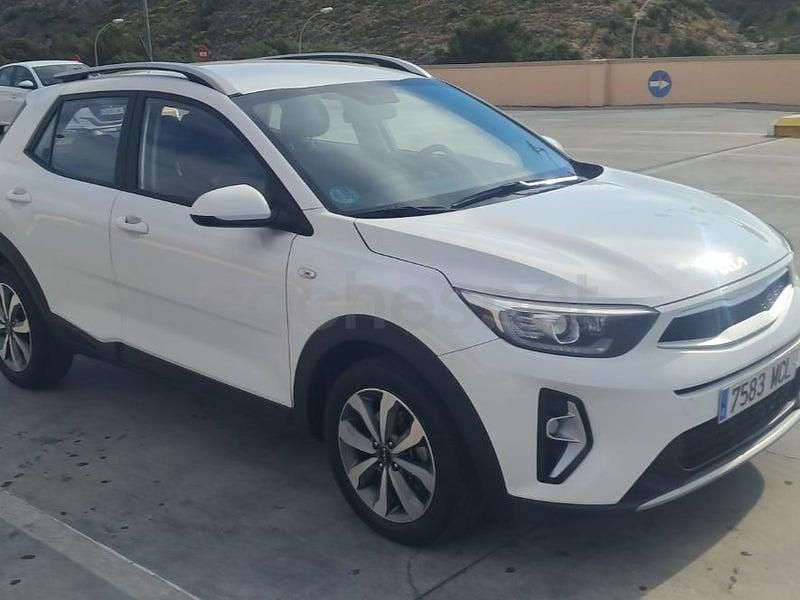 Usado Kia Stonic 100 CV (73 kW) 2022 Blanco SUV