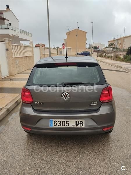 Usado VW Polo Advance 90 CV (66 kW) 2017 Gris / plata Berlina