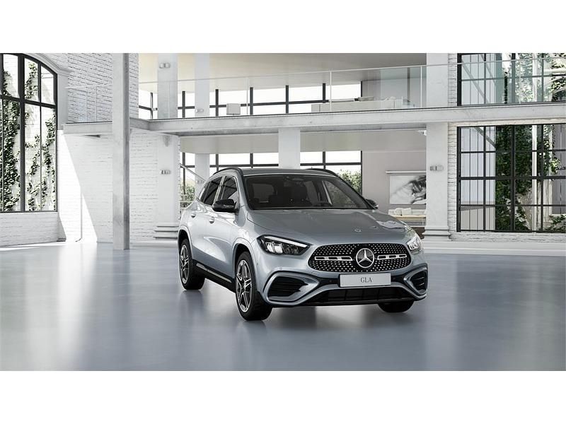 Usado Mercedes GLA200 150 CV (110 kW) 2025 Plata hightech SUV