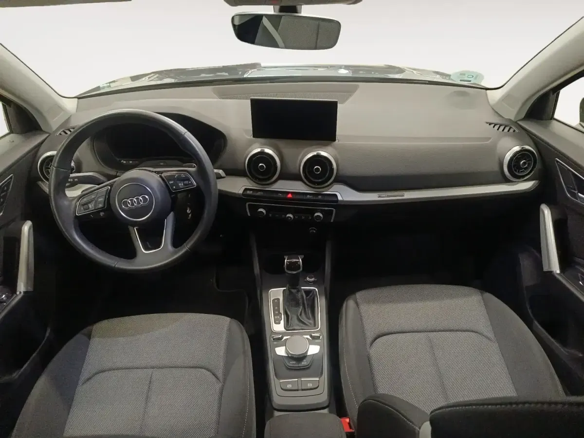 Usado Audi Q2 116 CV (85 kW) 2021 Gris/plata SUV