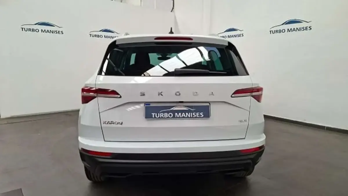 Usado Skoda Karoq Ambition 150 CV (110 kW) 2023 Blanco SUV