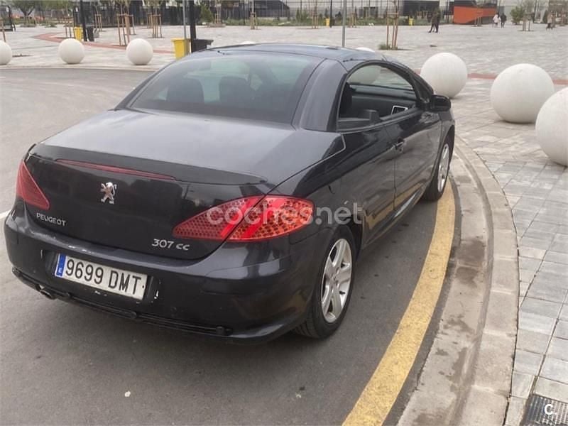 Usado Peugeot 307 CC 138 CV (101 kW) 2005 Negro Descapotable