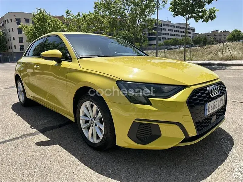 Usado Audi A3 116 CV (85 kW) 2021 Amarillo Berlina