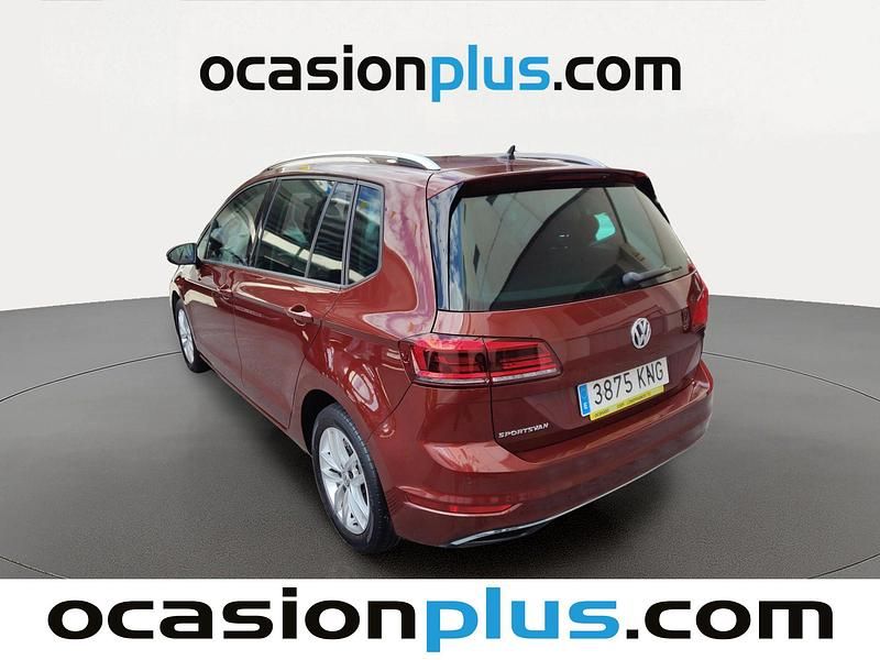 Begagnad VW Golf Sportsvan Advance 110 HK (80 kW) 2018 Röd Minibuss