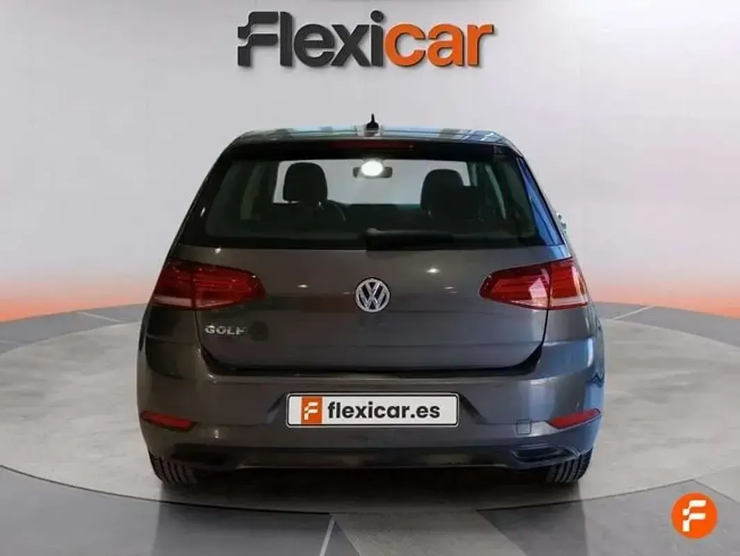 Usado VW Golf VII Advance 116 CV (85 kW) 2019 Gris Utilitario