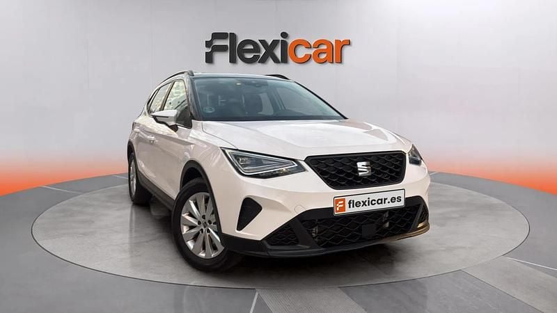 Usado Seat Arona Style 110 CV (80 kW) 2023 Blanco SUV