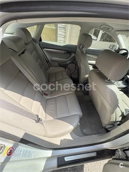Usado Audi A6 170 CV (125 kW) 2005 Gris / plata Berlina
