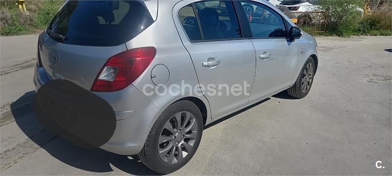 Usado Opel Corsa Selective 100 CV (73 kW) 2011 Gris / plata Utilitario