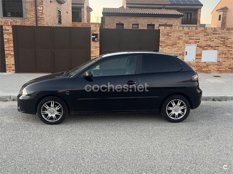 Usado Seat Ibiza 100 CV (73 kW) 2007 Negro Utilitario