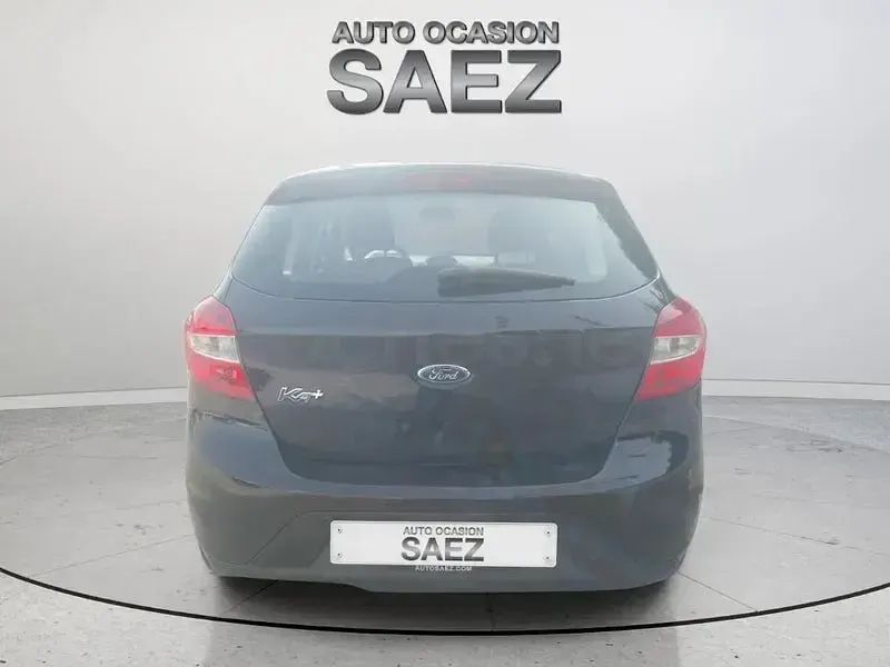 Usado Ford Ka Plus Ultimate 85 CV (62 kW) 2018 Negro Utilitario