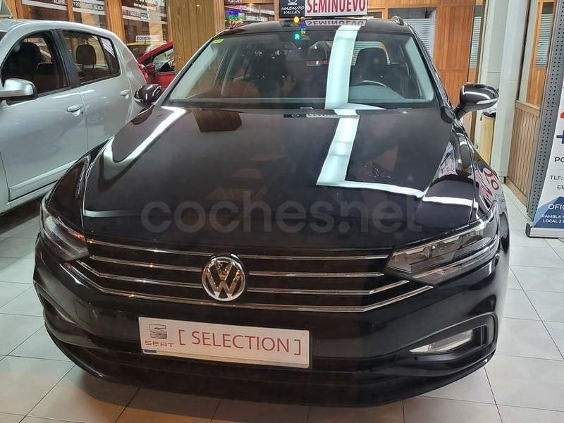 Begagnad VW Passat 120 HK (88 kW) 2020 Svart Kombi