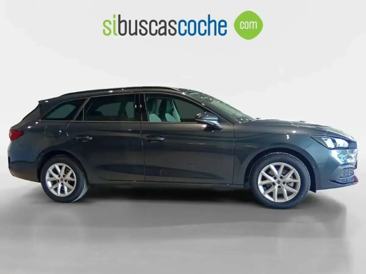 Usado Seat Leon Style 150 CV (110 kW) 2025 Gris/plata