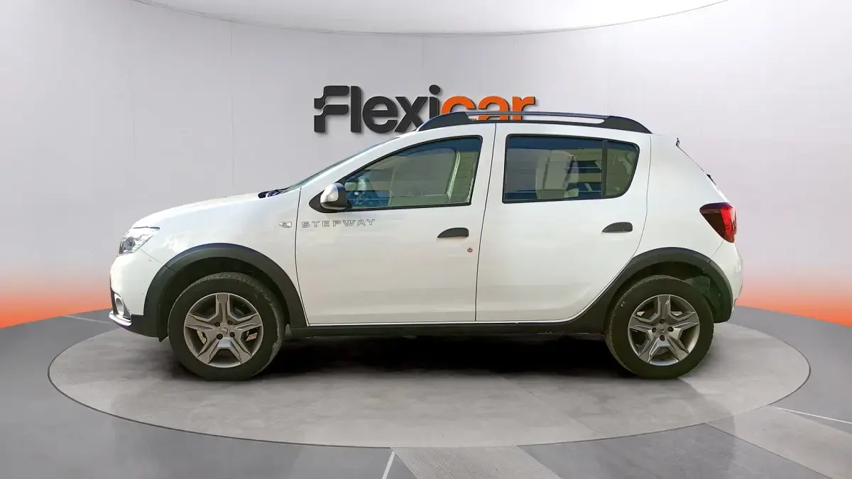 Usado Dacia Sandero Comfort 90 CV (66 kW) 2019 Blanco Berlina