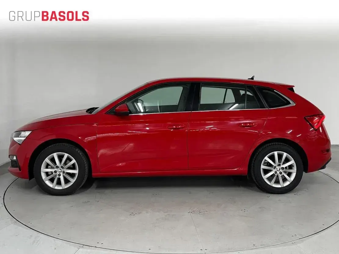 Usado Skoda Scala Ambition 110 CV (80 kW) 2021 Rojo Utilitario