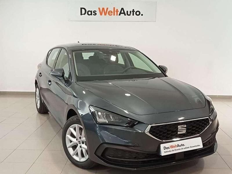 Usado Seat Leon Style 116 CV (85 kW) 2024 Gris Utilitario