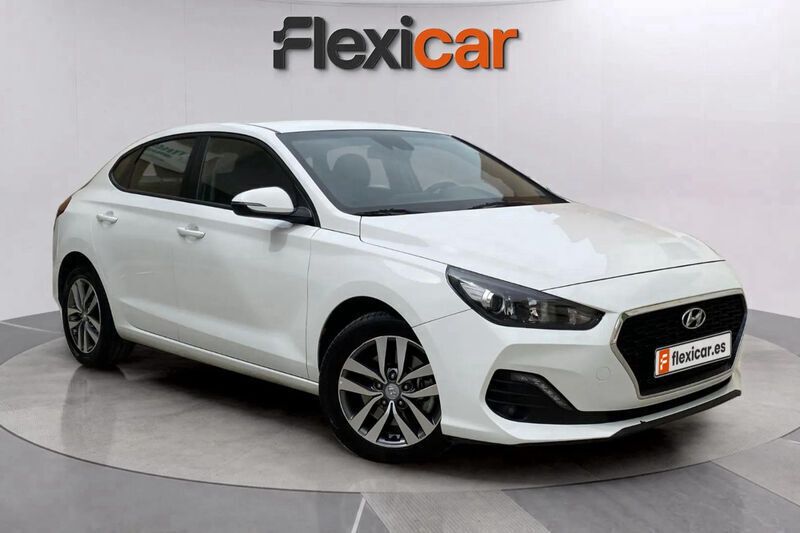 Blanco Usado 2020 Hyundai i30 Berlina | 14.190 € (Precio justo) - Imagen 1/4