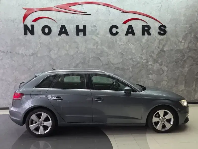 Usado Audi A3 Ambition 150 CV (110 kW) 2014 Gris / plata Berlina
