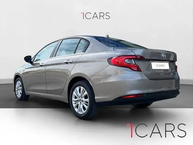 Begagnad Fiat Tipo Easy 95 HK (69 kW) 2017 Brun Sedan