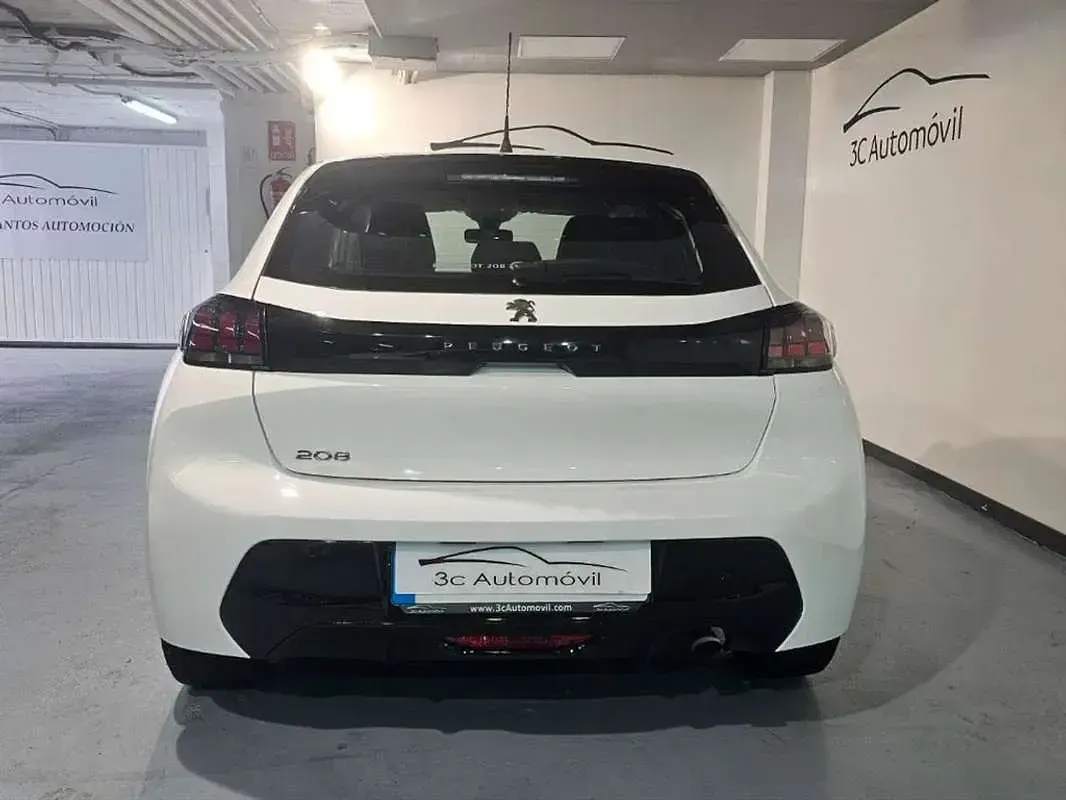 Usado Peugeot 208 Active 102 CV (75 kW) 2021 Blanco Utilitario