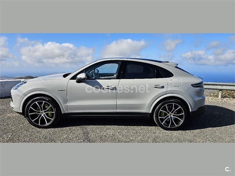 Usado Porsche Cayenne 462 CV (339 kW) 2020 Gris / plata SUV