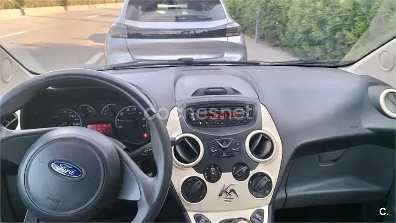 Usado Ford Ka 69 CV (50 kW) 2014 Rojo Berlina