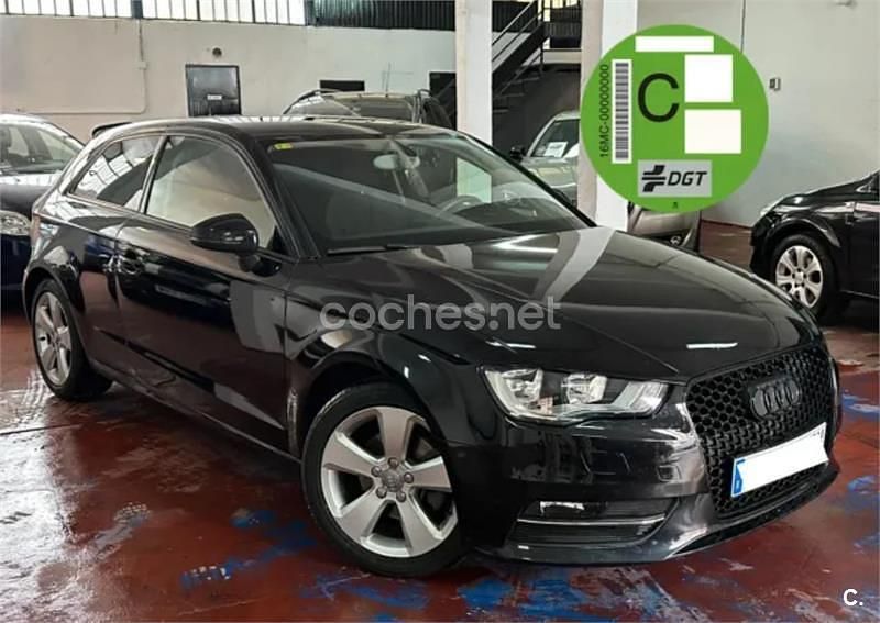 Negro Usado 2013 Audi A3 Attraction Berlina | 9900 € (Buen precio) - Imagen 1/4