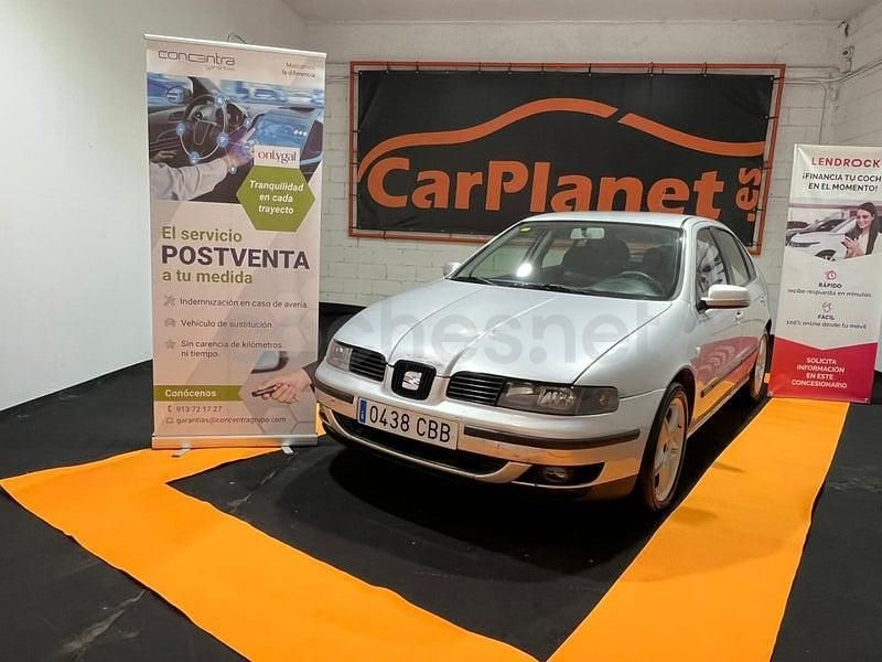 Usado Seat Leon 105 CV (77 kW) 2002 Gris / plata Utilitario