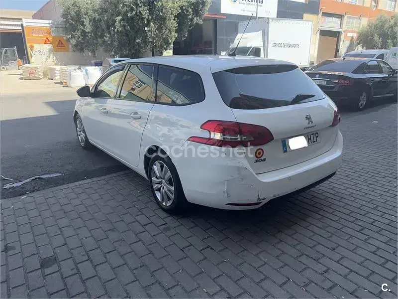 Usado Peugeot 308 SW Access 115 CV (84 kW) 2014 Blanco Familiar