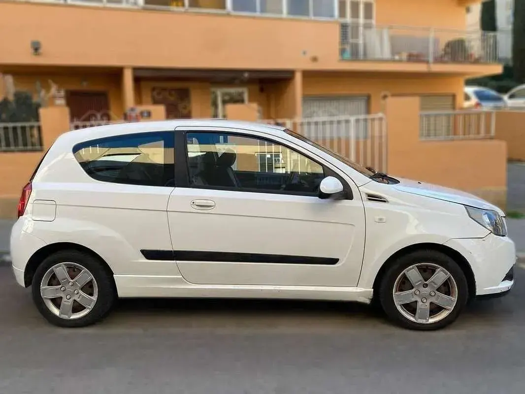 Usado Chevrolet Aveo LS 86 CV (63 kW) 2011 Blanco Utilitario