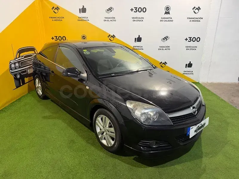 Usado Opel Astra GTC Sport 110 CV (80 kW) 2010 Negro Berlina