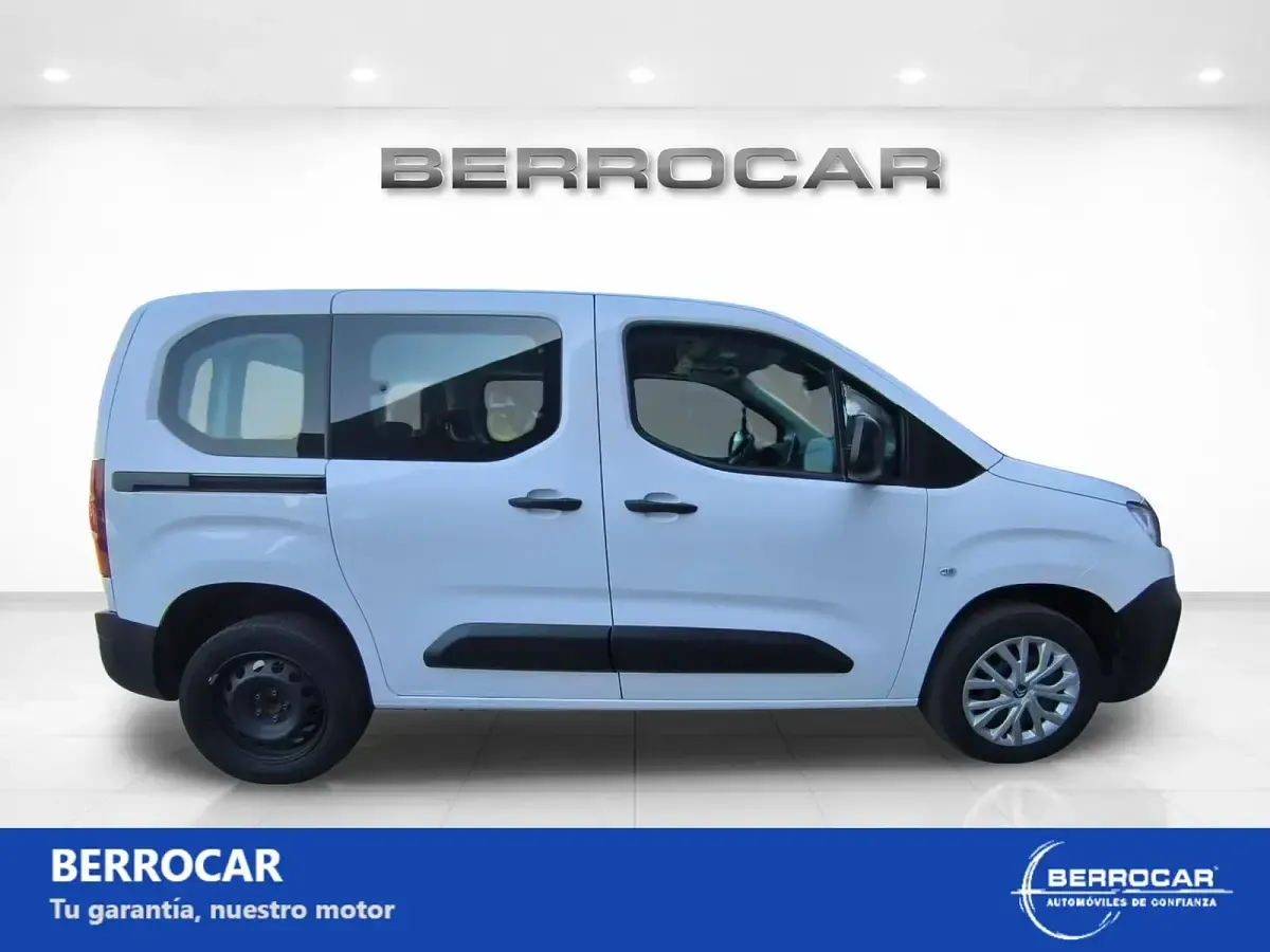 Usado Citroën Berlingo Feel 102 CV (75 kW) 2023 Blanco Monovolumen