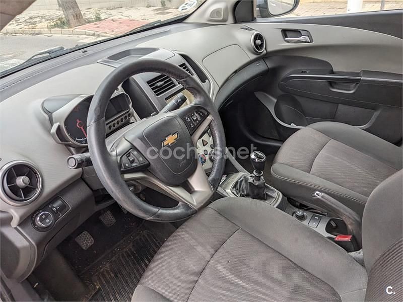 Usado Chevrolet Aveo LTZ 95 CV (69 kW) 2013 Gris / plata Berlina