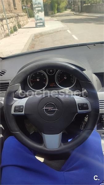 Usado Opel Astra GTC Sport 120 CV (88 kW) 2006 Gris / plata Berlina
