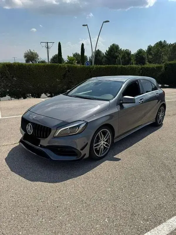 Usado Mercedes A200 136 CV (100 kW) 2017 Gris Utilitario