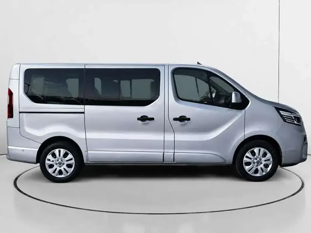 Usado Nissan Primastar Acenta 150 CV (110 kW) 2025 Gris Monovolumen