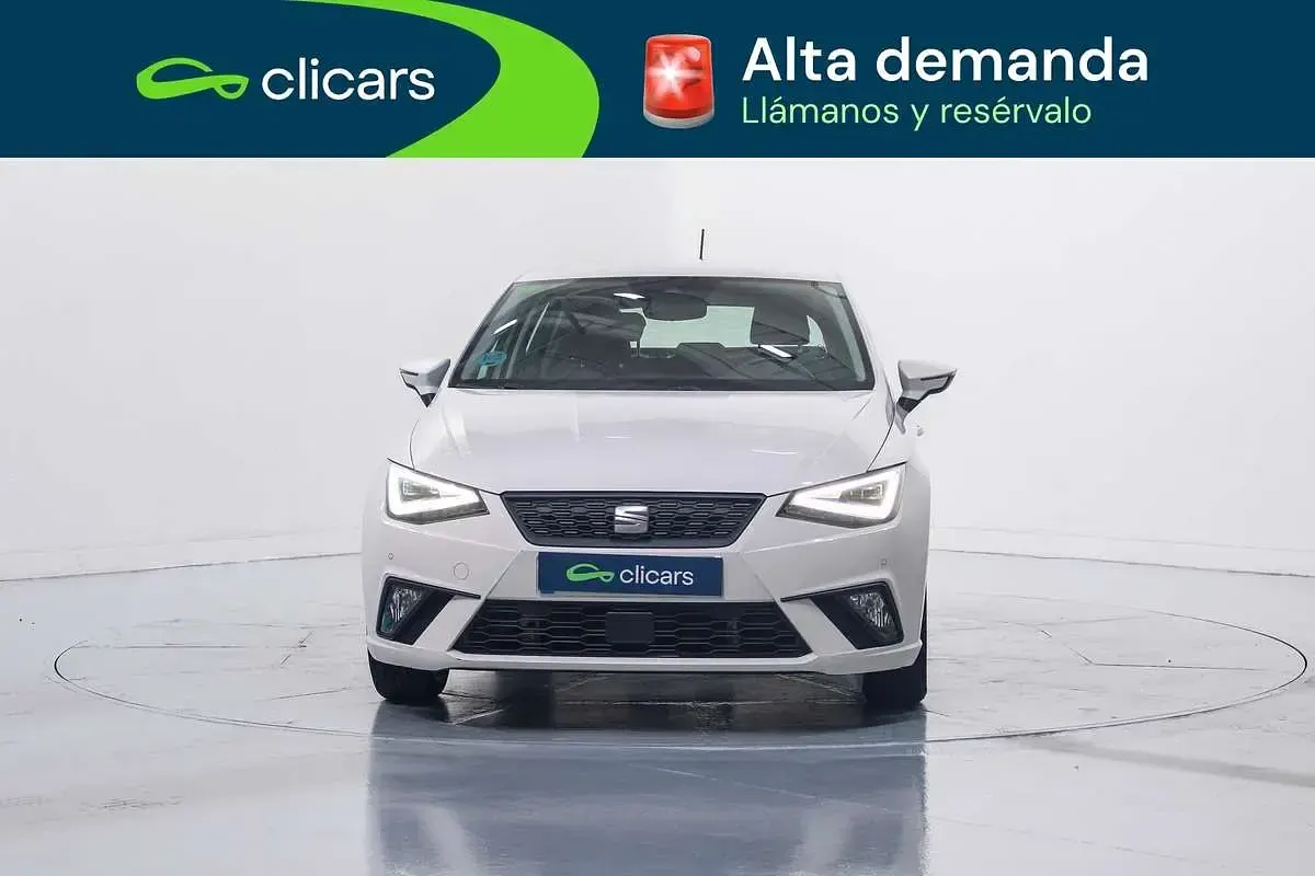 Usado Seat Ibiza Style 110 CV (80 kW) 2022 Blanco Utilitario