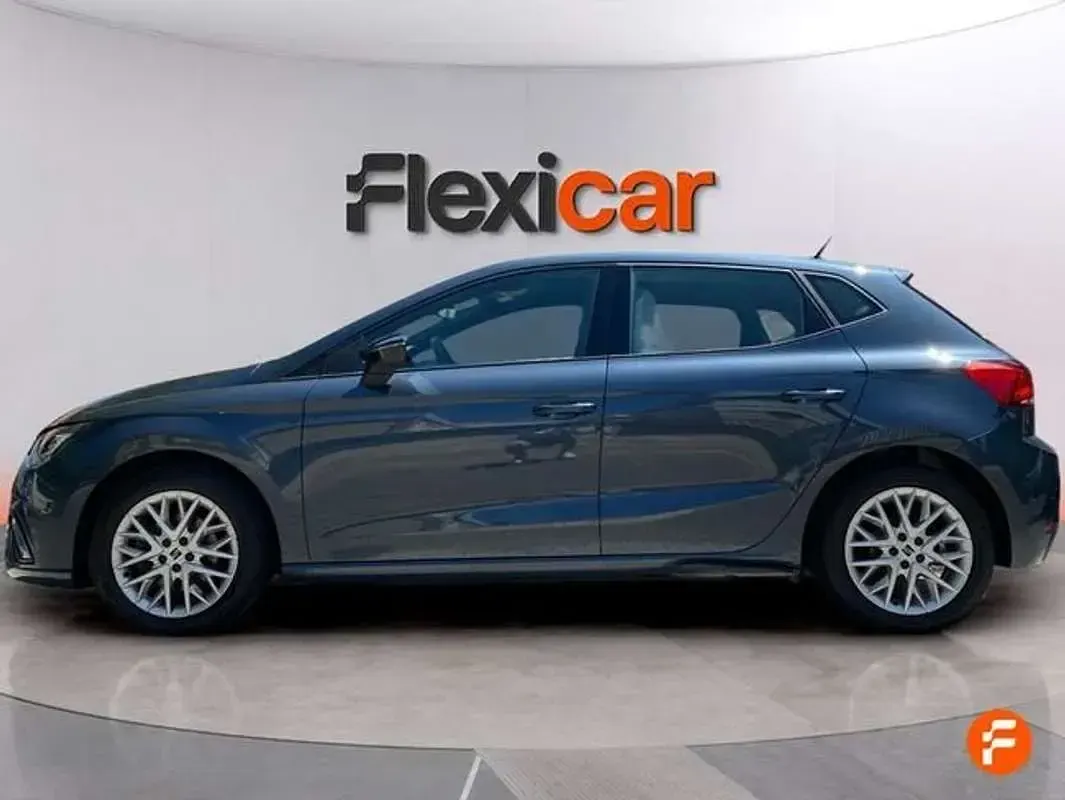 Usado Seat Ibiza FR 110 CV (80 kW) 2022 Gris Utilitario