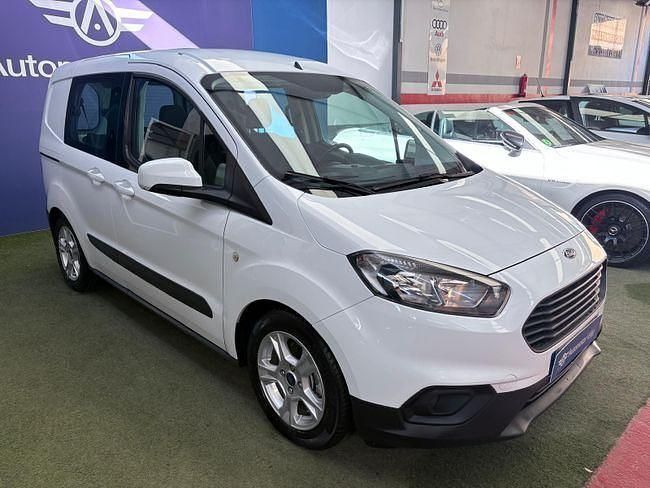 Usado Ford Transit Trend 100 CV (73 kW) 2019 Blanco Familiar