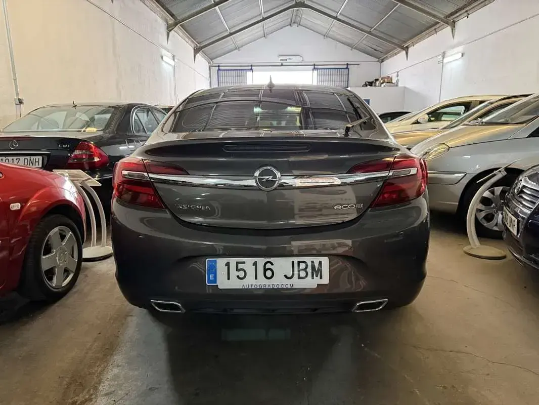 Usado Opel Insignia Selective 140 CV (102 kW) 2015 Marrón Berlina