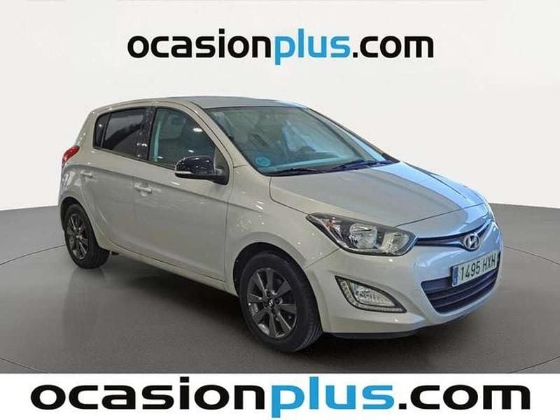 Usado Hyundai i20 GO! 85 CV (62 kW) 2014 Plateado Utilitario