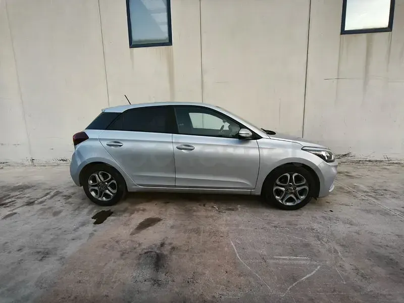 Begagnad Hyundai i20 100 HK (73 kW) 2018 Grå Sedan