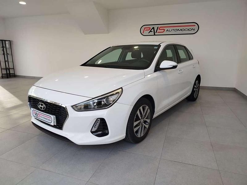 Usado Hyundai i30 Style 140 CV (102 kW) 2018 Blanco Utilitario
