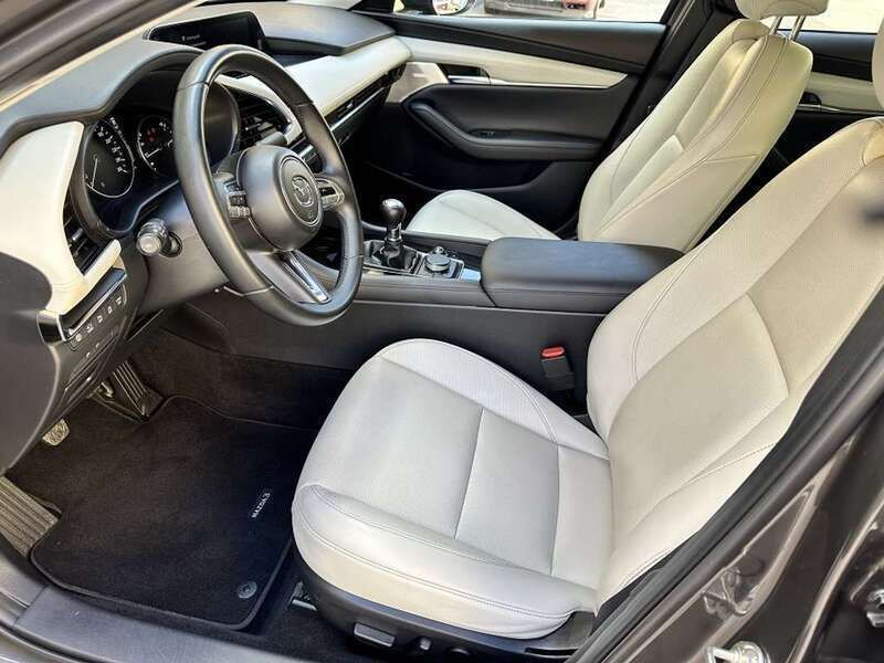 Gris Usado 2021 Mazda 3 Utilitario | 22.990 € (Precio justo) - Imagen 1/4