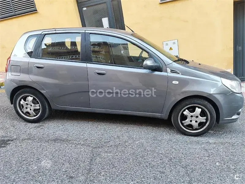 Usado Chevrolet Aveo LS 84 CV (61 kW) 2008 Gris / plata Berlina