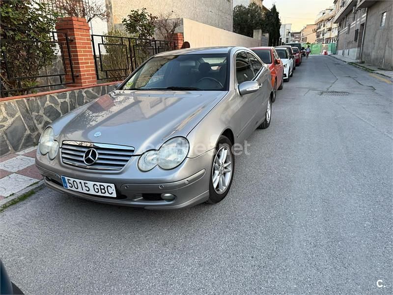 Usado Mercedes C200 163 CV (119 kW) 2003 Beige Berlina