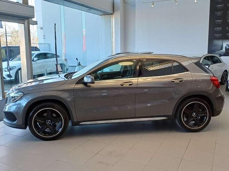 Usado Mercedes GLA220 AMG line 170 CV (125 kW) 2015 Gris SUV