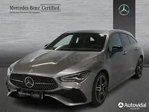Usado Mercedes CLA200 150 CV (110 kW) 2025 Gris / plata Utilitario